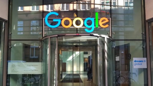Η αλήθεια πίσω από το δισεκατομμύριο της Google: Πληρώνει για να μην… πληρώσει