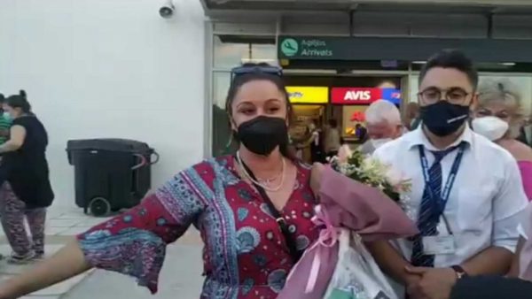 Χαμός στο αεροδρόμιο για την «MasterChef» Μαργαρίτα – Την υποδέχτηκε μέχρι και ο περιφερειάρχης (Vid)