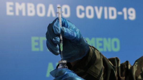 «Βόμβα» με τα πιστοποιητικά εμβολιασμού | Τι θα ισχύσει με τον υποχρεωτικό εμβολιασμό από Σεπτέμβρη