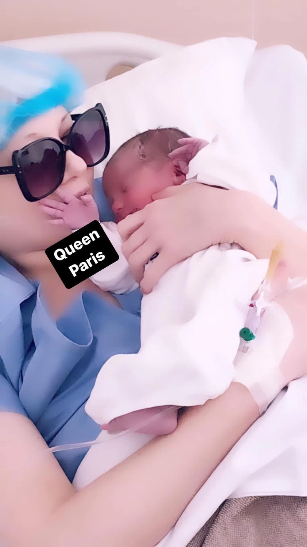 «Σουίτα, .000 - Η Paris τα αξίζει»: Οι νέες αναρτήσεις της Τζούλιας Αλεξανδράτου με το μωρό της μέσα από το μαιευτήριο (Pics & Vids)