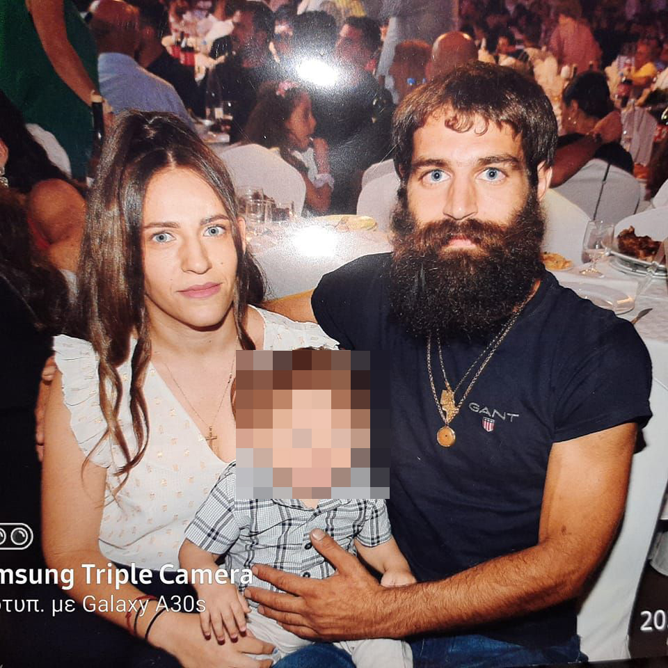 8 χρόνια μετά: Παντρεμένος και αγνώριστος ο «σέξι αγρότης» Στάθης Στιβακτάκης που έγινε viral το 2015 (Pics)