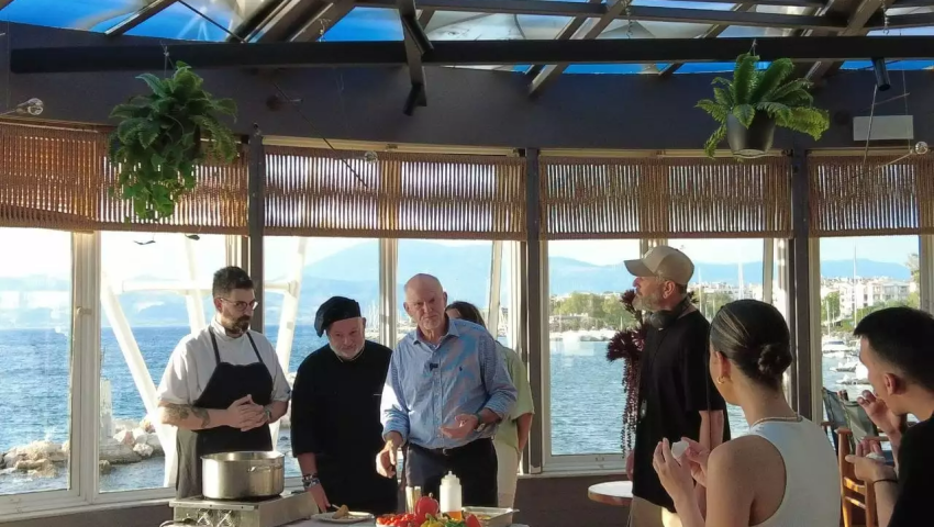 Σε ρόλο Κουτσόπουλου ο Γιώργος Παπανδρεου: Κριτής σε ξένο τηλεοπτικό μαγειρικό διαγωνισμό (Pics)